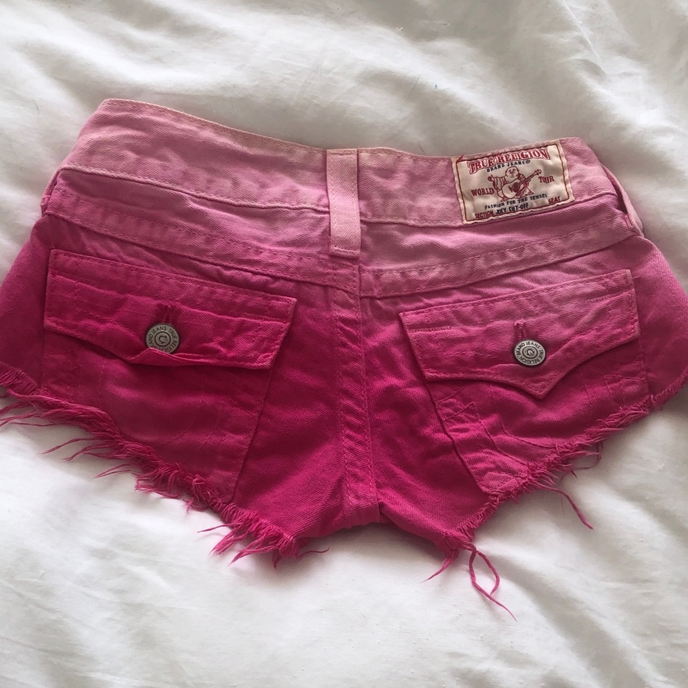 True Religion Women's Joey Ombre Pink Denim Cutoff Shorts 24 - Picture 3 of 3
